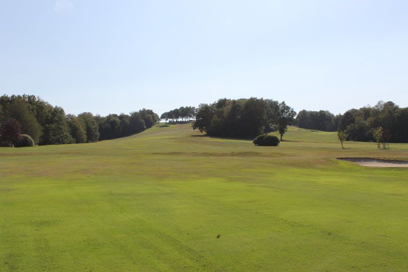 Blick auf die sieben Eichen des Clubs an der Siebeneicker Straße