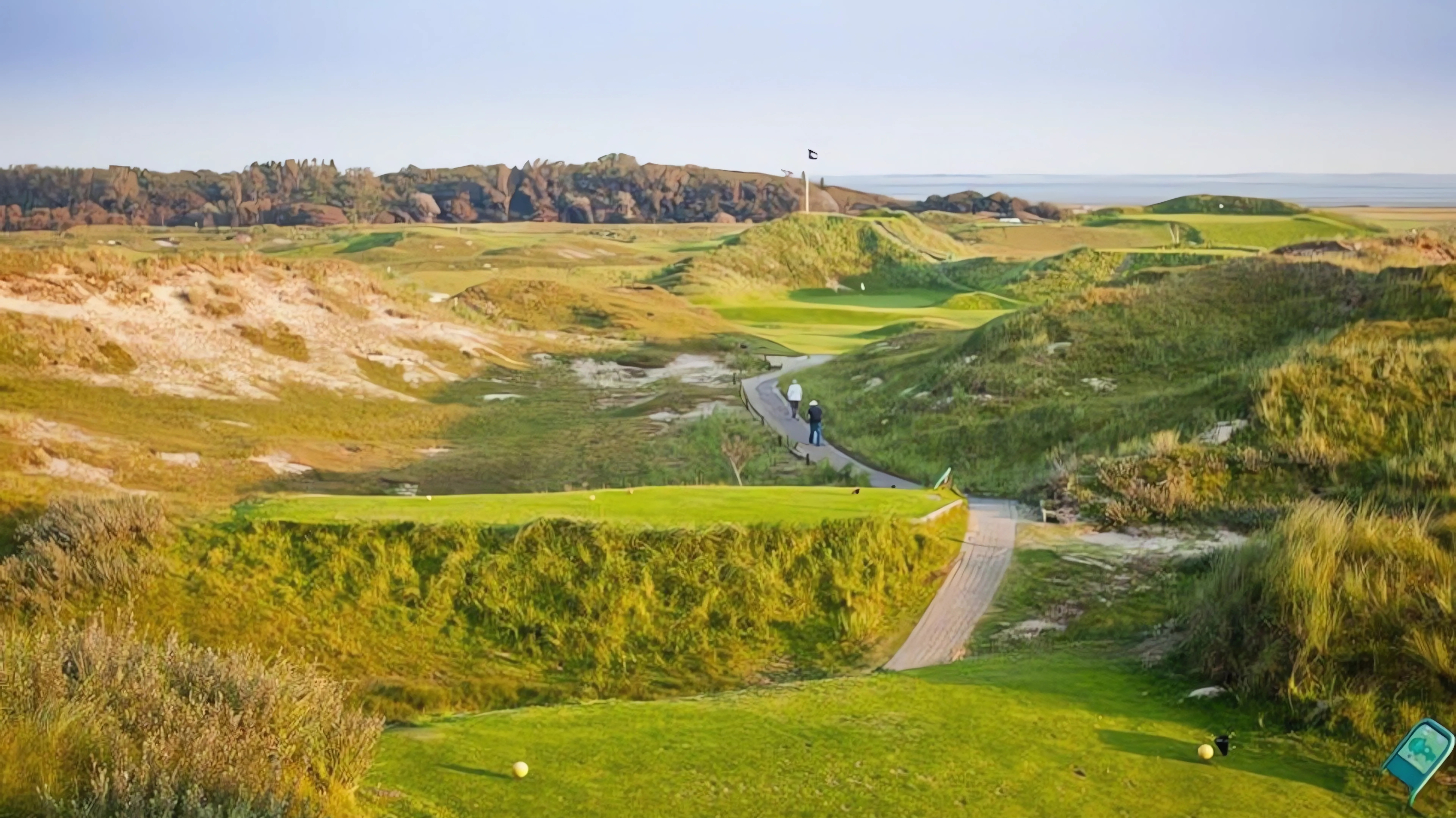 Abschlag mit tollem Weitblick