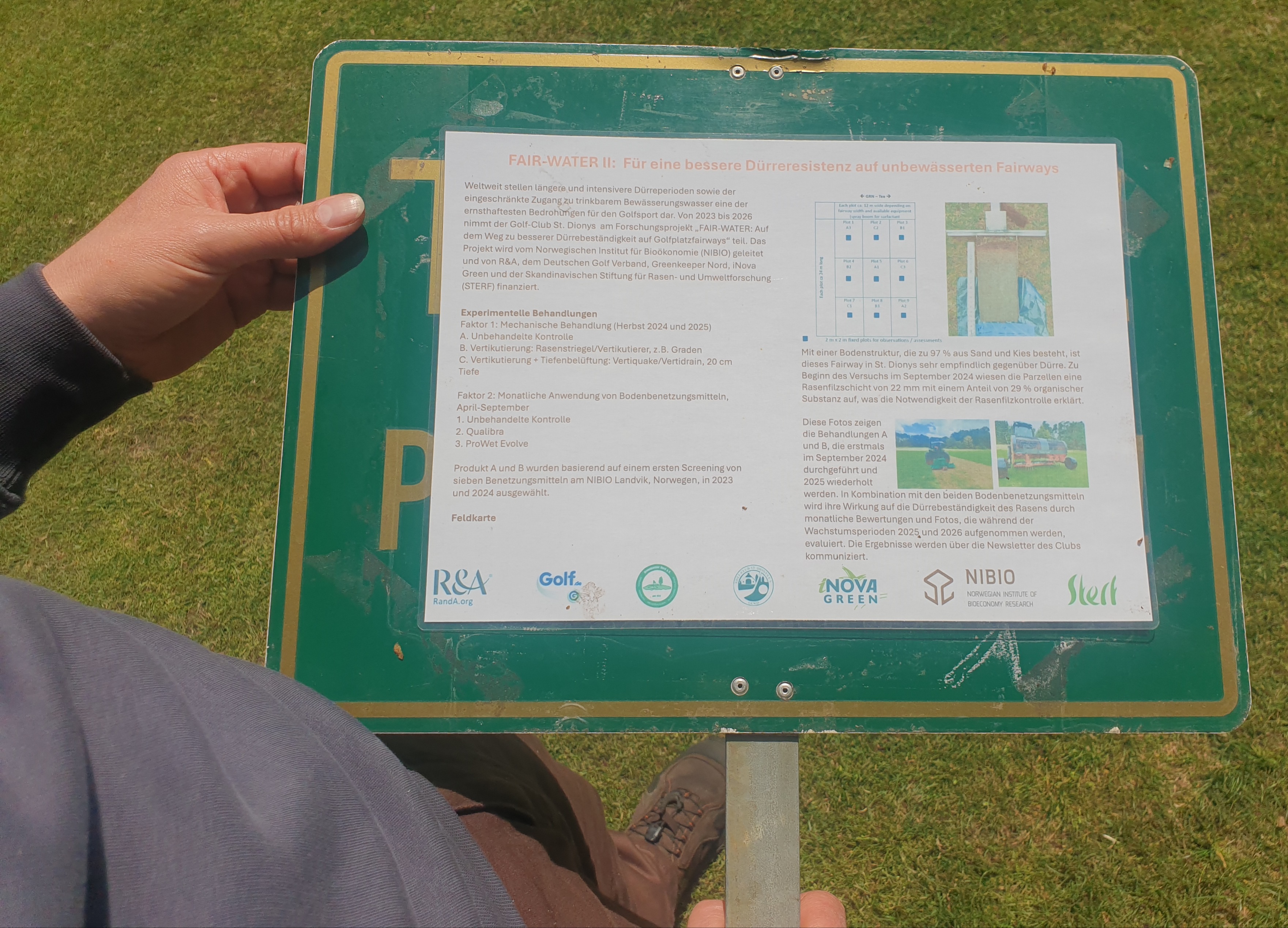 Infotafel am Versuchsfeld