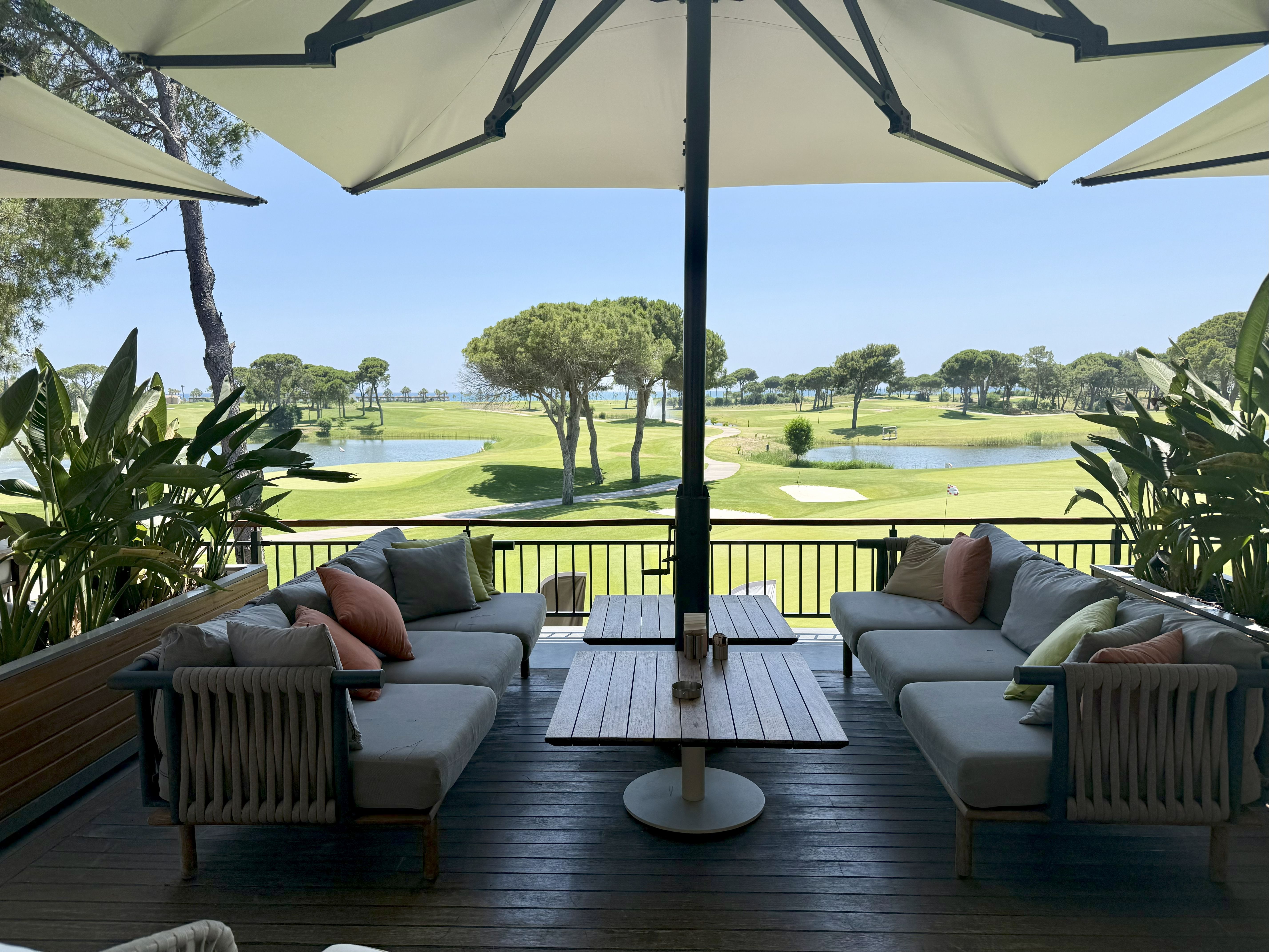 Auch schön: Ausruhen mit Golfplatzblick