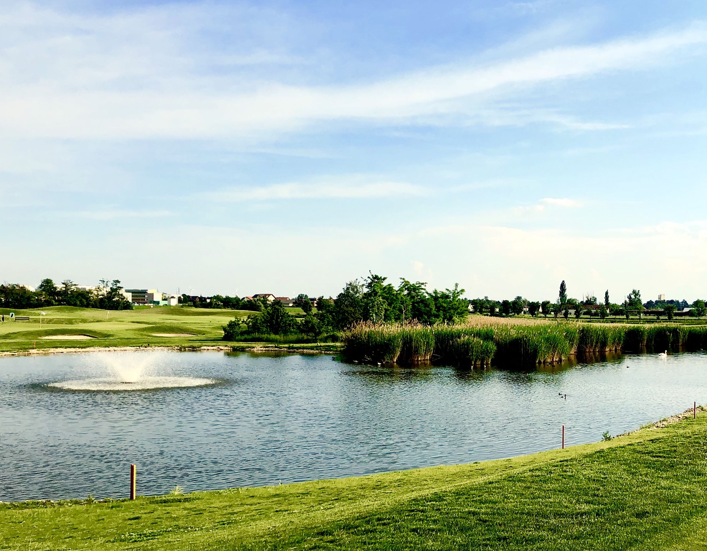 GC Bockfließ: Künstliche Seen steigern das Spielvergnügen