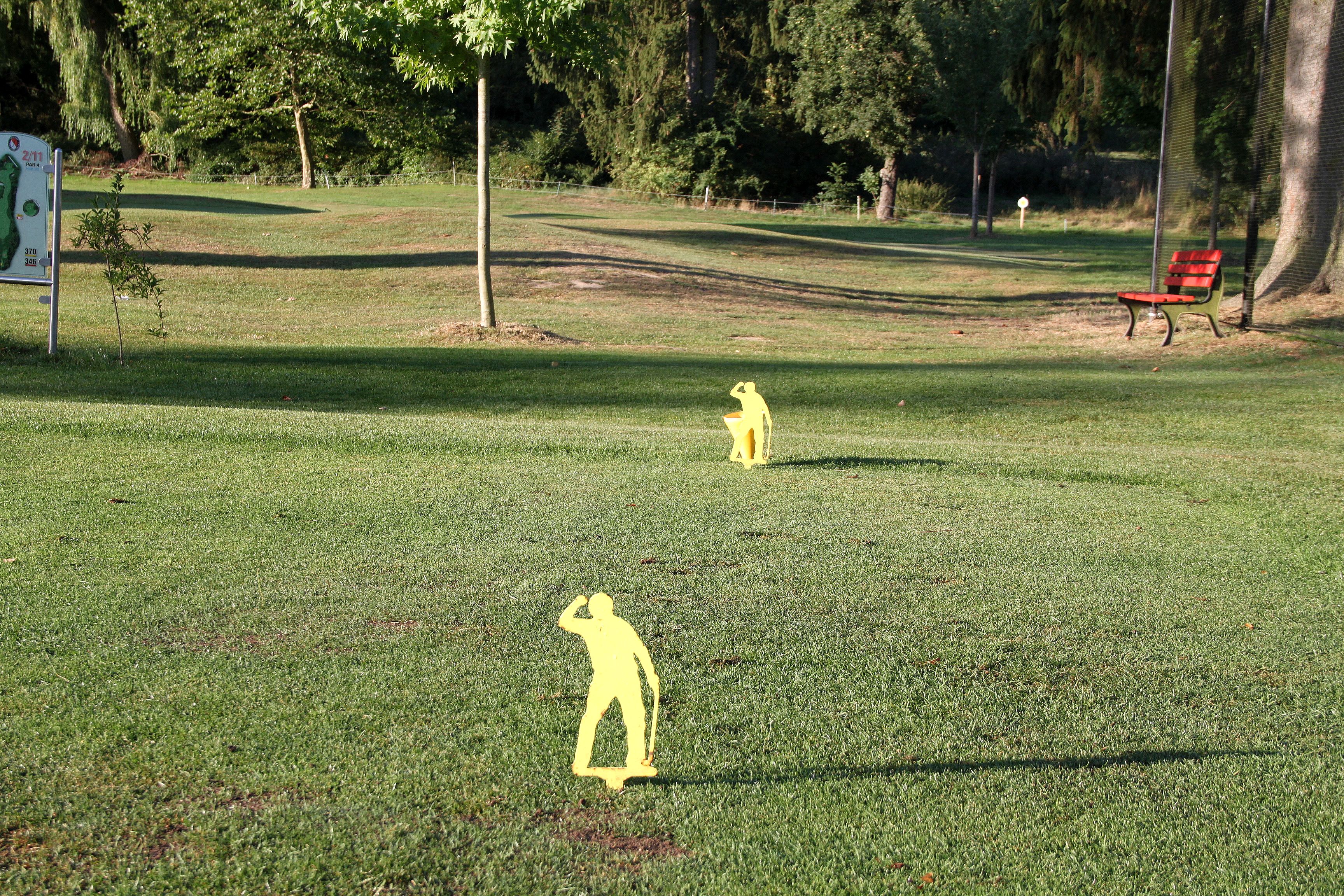 Haben alles im Blick: die Golfaufsteller