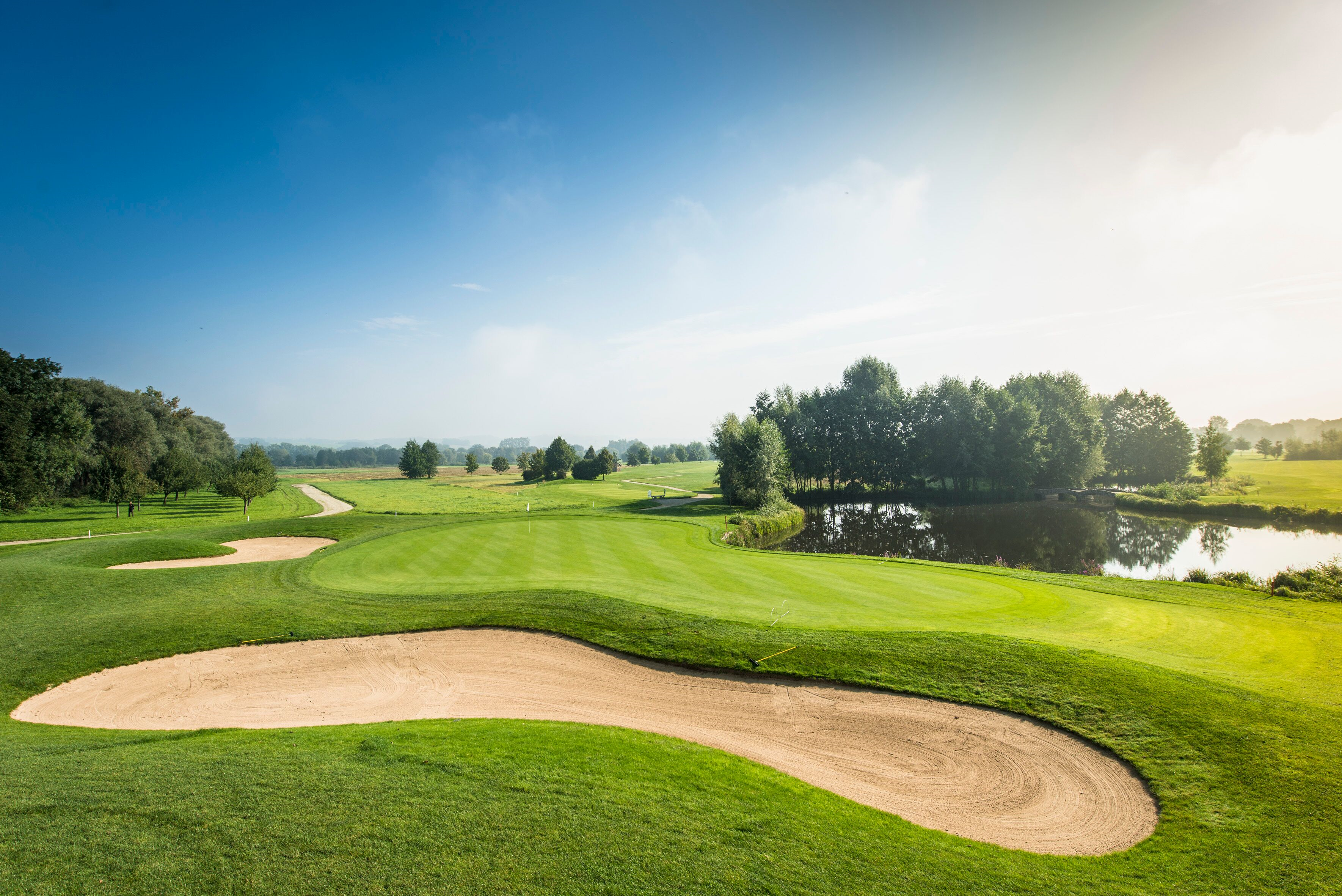 Klassischer Parkland Course: der Beckenbauer Course des Quellness Golf Resorts Bad Griesbach