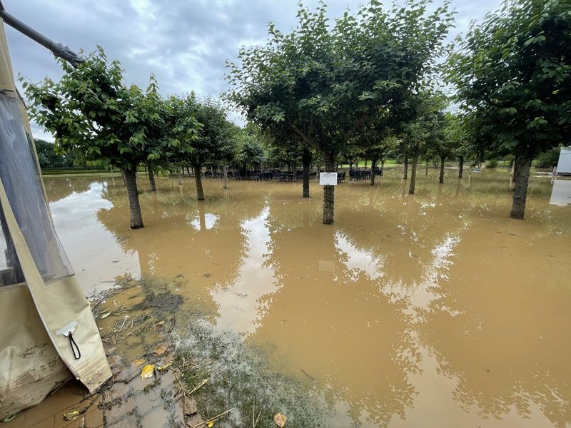 GC Schloss Miel: Wasser wohin man blickt